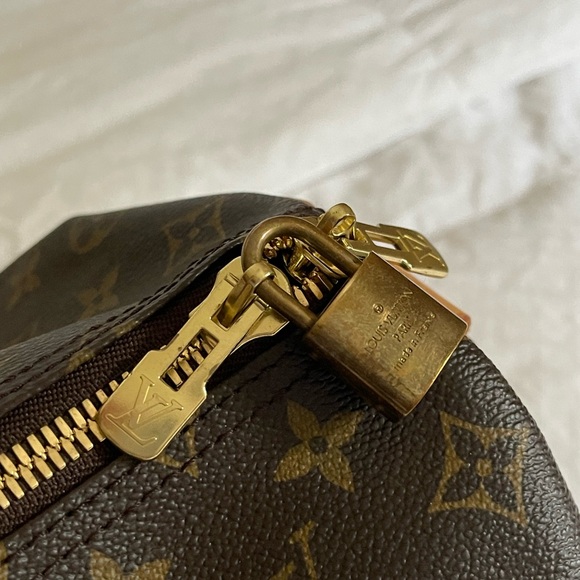 Authentic, EUC - Picture 3 of 11